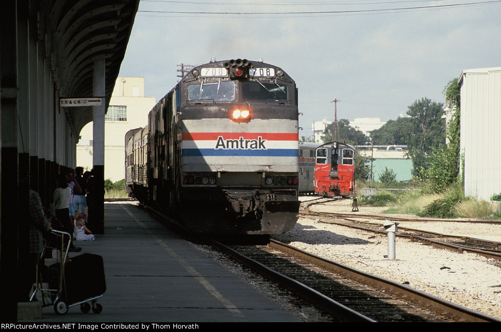 AMTK 708 & 710 provide the power for Amtrak's "Sunrise Limited"